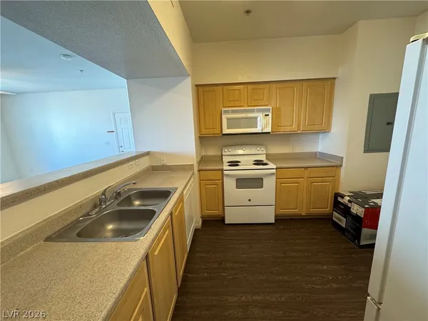 $1,295 | 6955 North Durango Drive, Unit 2104, Las Vegas, NV 89149