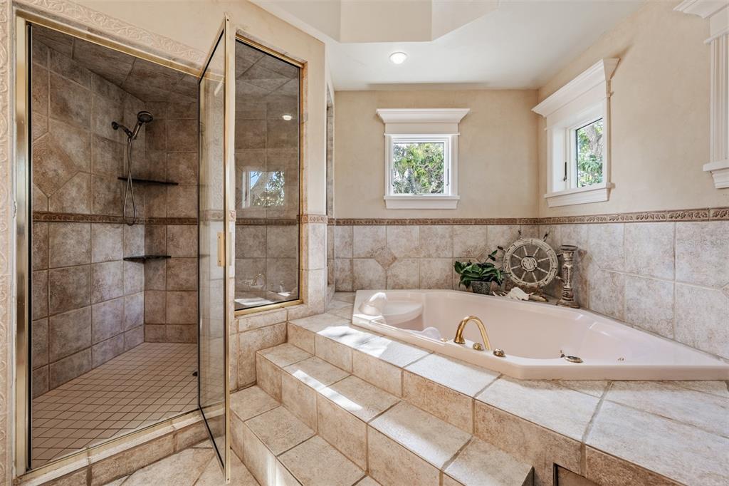 615 North Mayo Street Palm Harbor, FL 34683 - Photo 13 of 73 a white bath tub sitting next to a shower