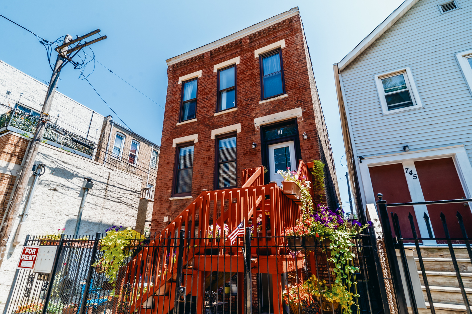 747 North Throop Street Chicago, IL 60642 - Photo 1 of 31 a view of an buildings
