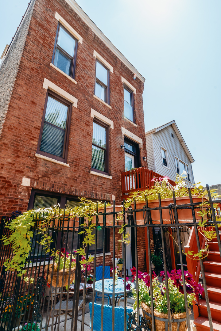 747 North Throop Street Chicago, IL 60642 - Photo 2 of 31 a front view of building with outdoor space