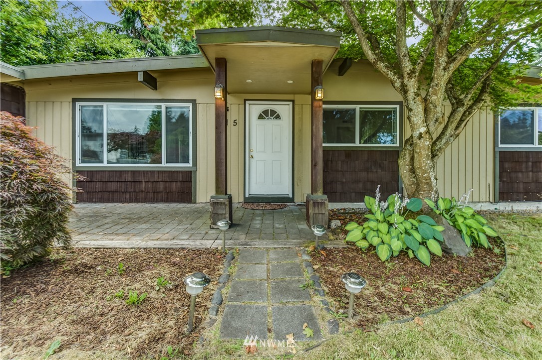 215 Southwest 304th Street Federal Way, WA 98023 - Photo 1 of 22 Gallery Image 1