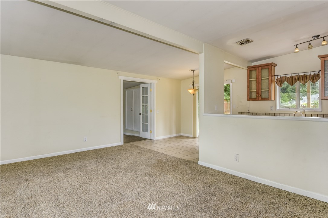 215 Southwest 304th Street Federal Way, WA 98023 - Photo 2 of 22 Gallery Image 2