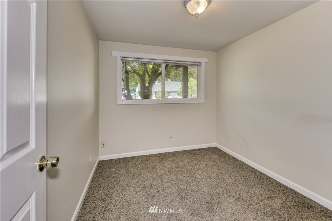 215 Southwest 304th Street Federal Way, WA 98023 - Photo 13 of 22 Gallery Image 13
