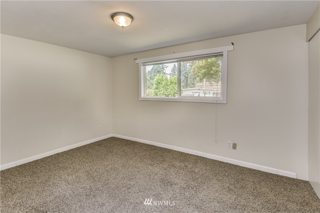 215 Southwest 304th Street Federal Way, WA 98023 - Photo 14 of 22 Gallery Image 14