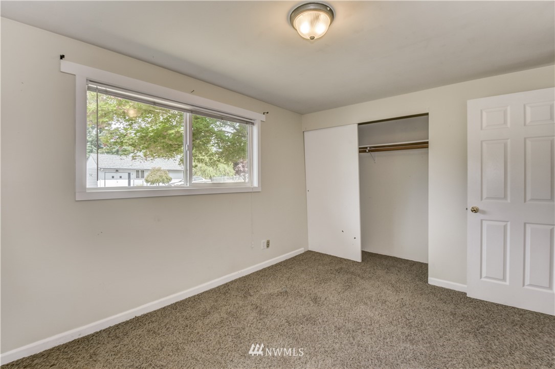 215 Southwest 304th Street Federal Way, WA 98023 - Photo 15 of 22 Gallery Image 15