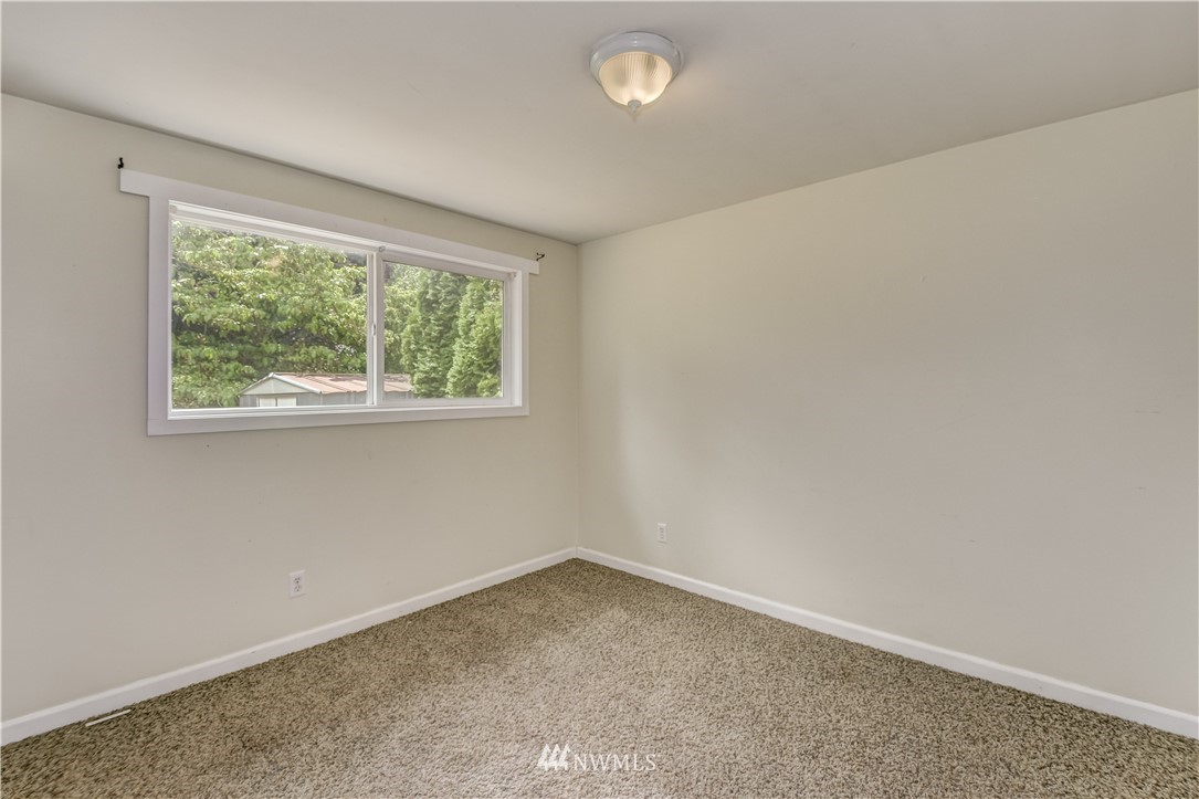 215 Southwest 304th Street Federal Way, WA 98023 - Photo 16 of 22 Gallery Image 16