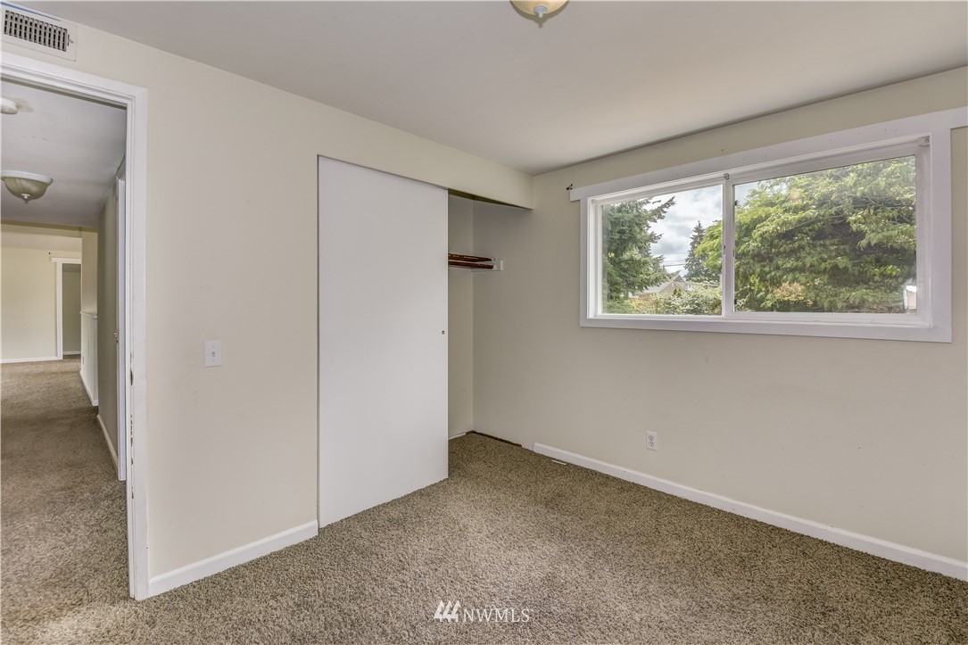 215 Southwest 304th Street Federal Way, WA 98023 - Photo 17 of 22 Gallery Image 17