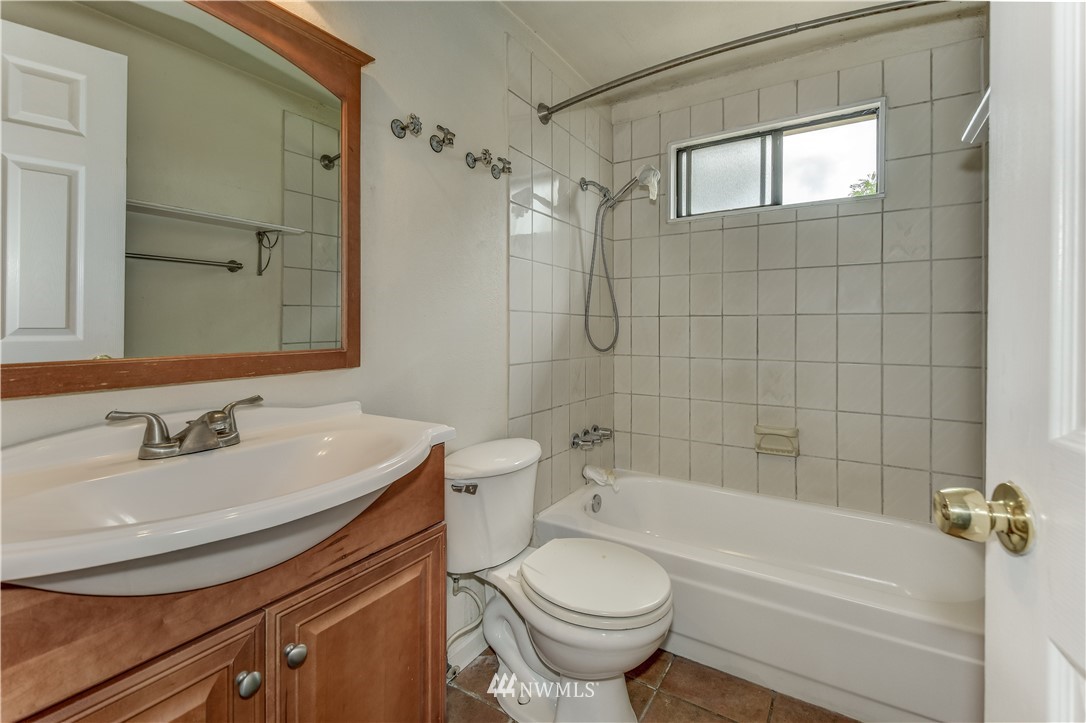 215 Southwest 304th Street Federal Way, WA 98023 - Photo 18 of 22 Gallery Image 18