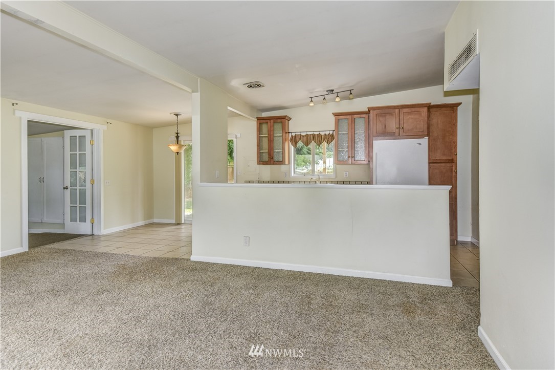 215 Southwest 304th Street Federal Way, WA 98023 - Photo 3 of 22 Gallery Image 3