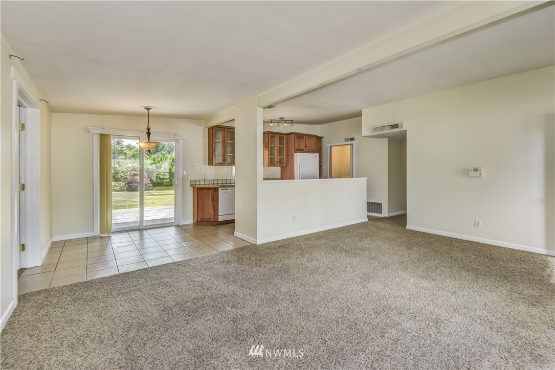 215 Southwest 304th Street Federal Way, WA 98023 - Photo 4 of 22 Gallery Image 4