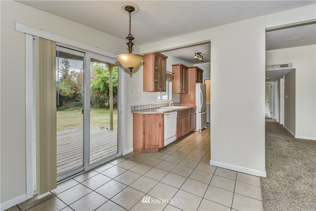 215 Southwest 304th Street Federal Way, WA 98023 - Photo 5 of 22 Gallery Image 5