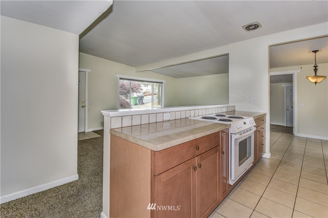 215 Southwest 304th Street Federal Way, WA 98023 - Photo 8 of 22 Gallery Image 8
