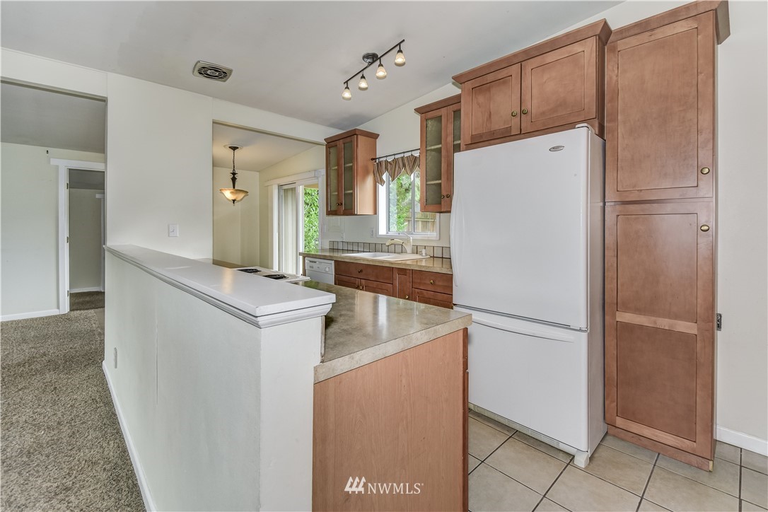 215 Southwest 304th Street Federal Way, WA 98023 - Photo 9 of 22 Gallery Image 9