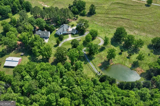 a view of house with garden