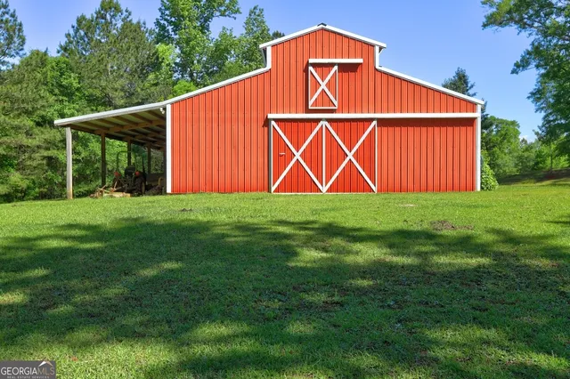 a view of a walk in closet
