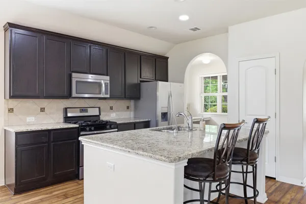 $2,399 | 339 Sycamore Street, Georgetown, TX 78633