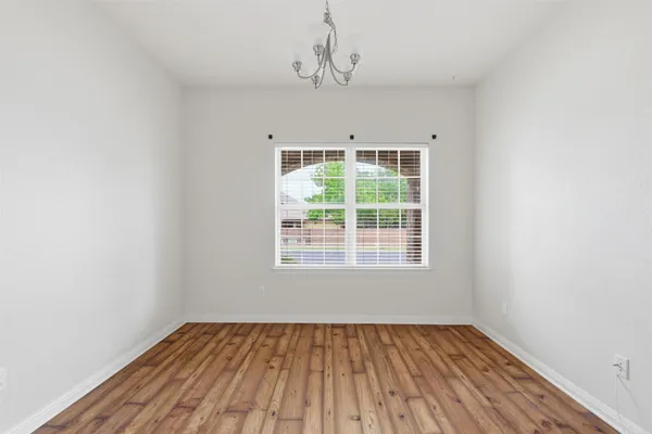 $2,399 | 339 Sycamore Street, Georgetown, TX 78633