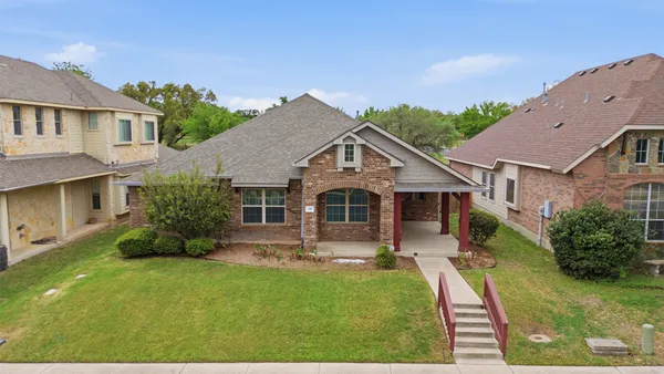 $2,349 | 339 Sycamore Street, Georgetown, TX 78633