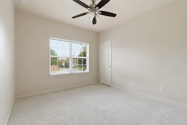 $2,399 | 339 Sycamore Street, Georgetown, TX 78633