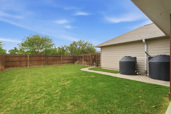 $2,399 | 339 Sycamore Street, Georgetown, TX 78633