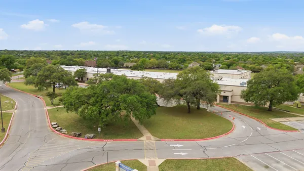 $2,349 | 339 Sycamore Street, Georgetown, TX 78633