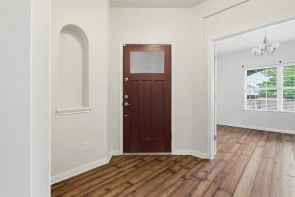 $2,399 | 339 Sycamore Street, Georgetown, TX 78633