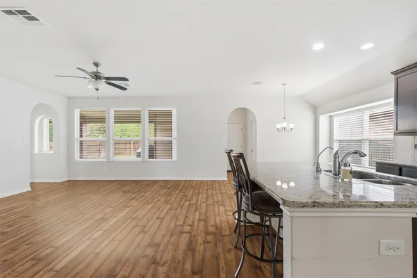 $2,399 | 339 Sycamore Street, Georgetown, TX 78633