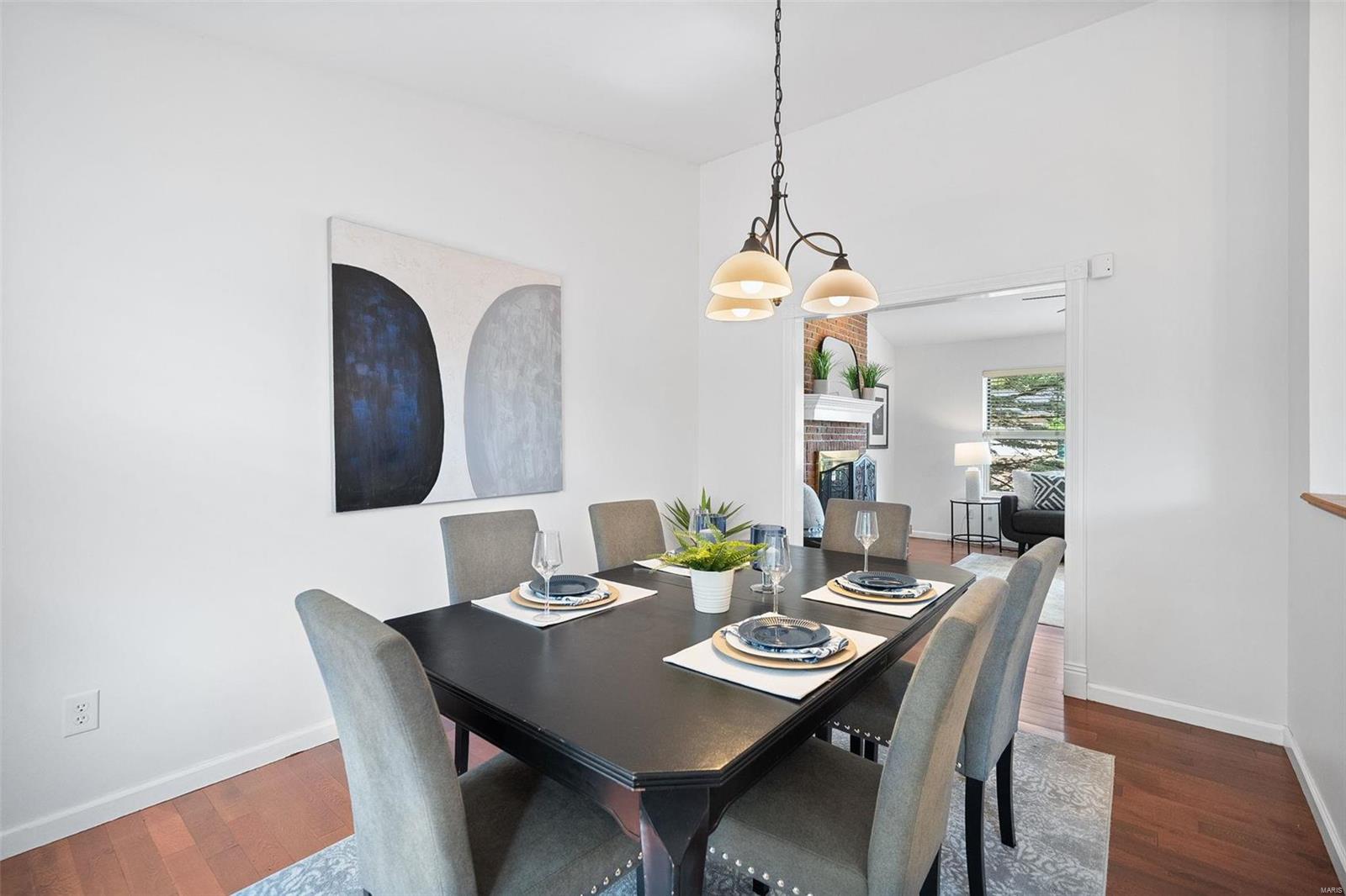1541 Grant Road Webster Groves, MO 63119 - Photo 5 of 29 Gallery Image 5