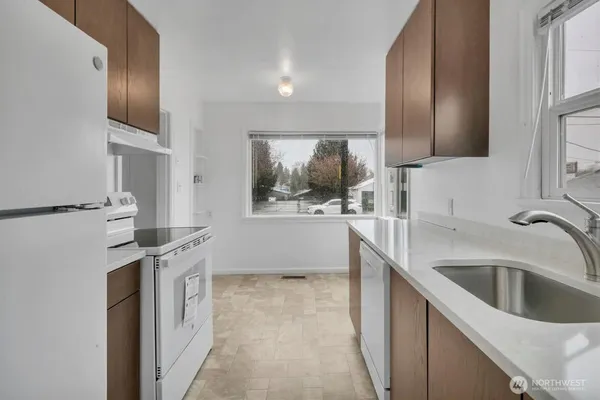 $699,000 | 10041 15th Avenue Southwest, Seattle, WA 98146