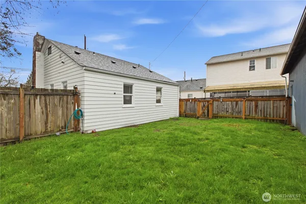 $699,000 | 10041 15th Avenue Southwest, Seattle, WA 98146