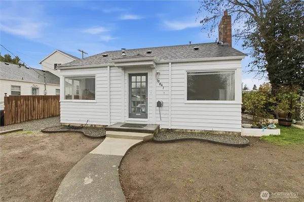 $699,000 | 10041 15th Avenue Southwest, Seattle, WA 98146