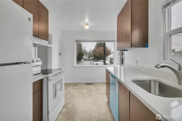 $699,000 | 10041 15th Avenue Southwest, Seattle, WA 98146
