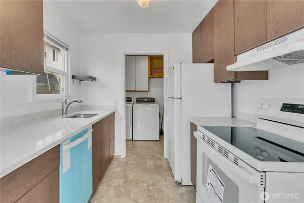 $699,000 | 10041 15th Avenue Southwest, Seattle, WA 98146