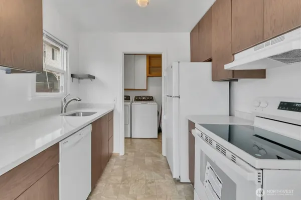 $699,000 | 10041 15th Avenue Southwest, Seattle, WA 98146