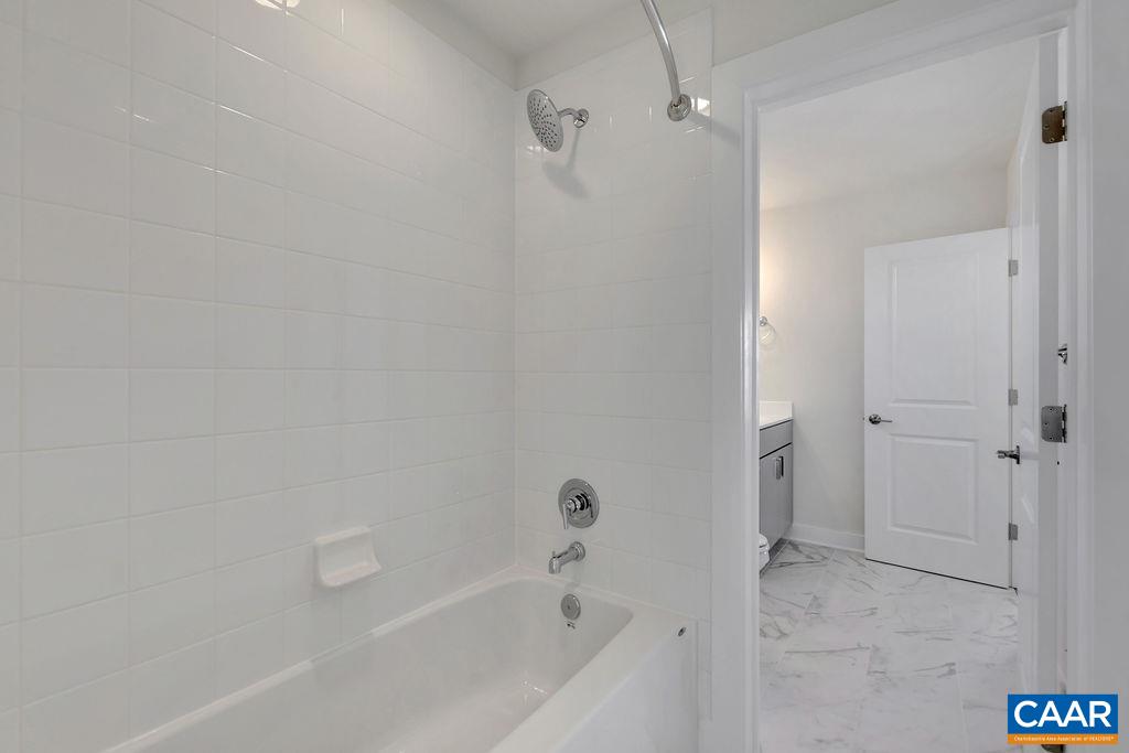 3254 Horizon Road Charlottesville, VA 22902 - Photo 23 of 32 a bathroom with a bathtub