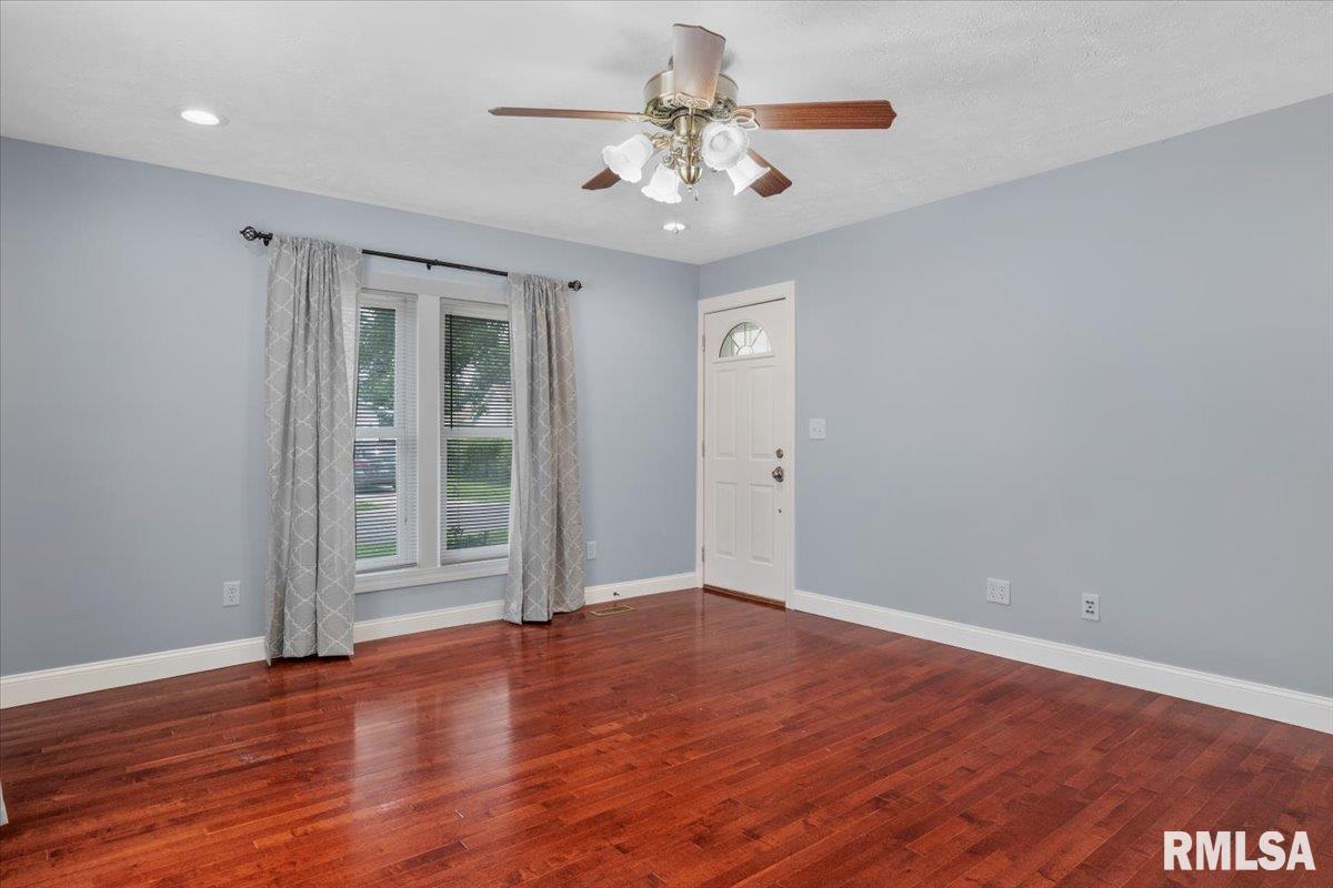 516 East Mill Street Rochester, IL 62563 - Photo 5 of 25