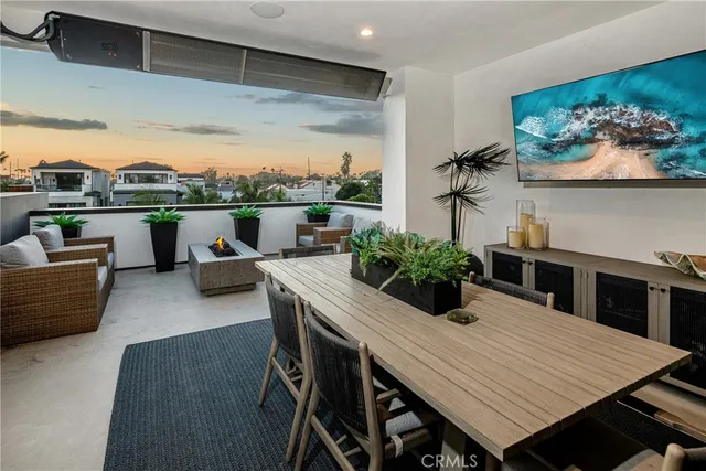 $3,350,000 | 1004 Huntington Street, Huntington Beach, CA 92648