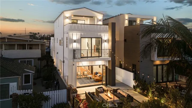 $3,350,000 | 1004 Huntington Street, Huntington Beach, CA 92648