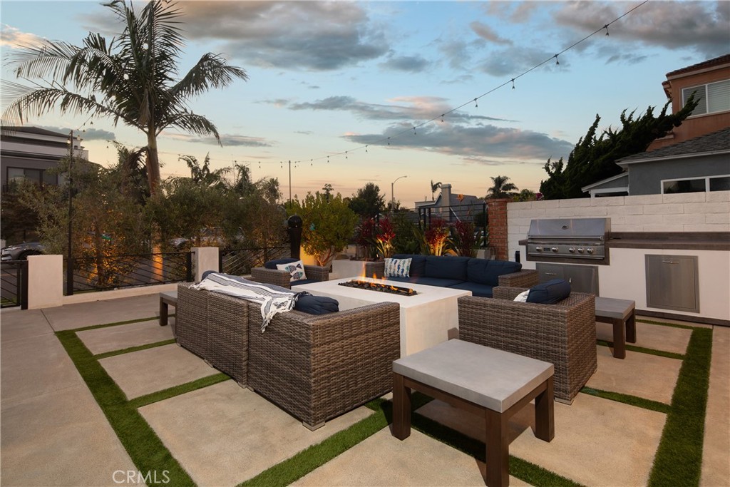 1004 Huntington Street Huntington Beach, CA 92648 - Photo 44 of 46 a view of a terrace with furniture