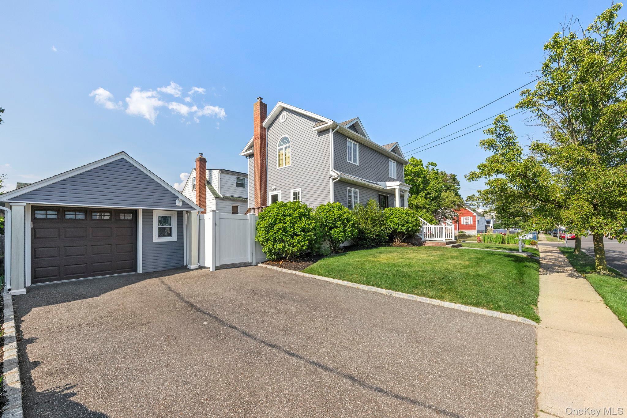 80 Central Boulevard Merrick, NY 11566 - Photo 2 of 31