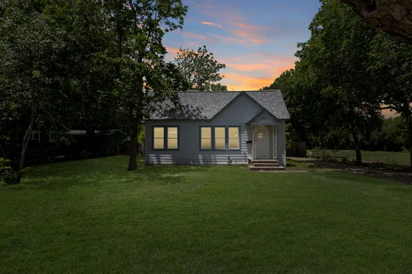 $2,100 | 1301 Sloan Street, Taylor, TX 76574
