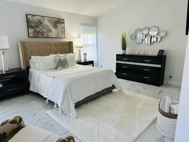 $4,000 | 18266 Covina Way, Unit 201, Boca Raton, FL 33498