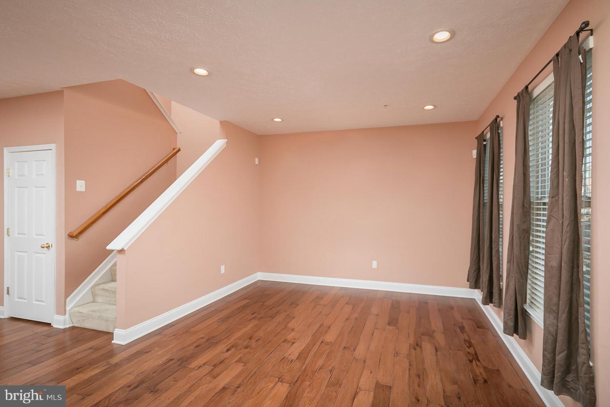 9709 Biggs Road Baltimore, MD 21220 - Photo 4 of 30 Living Room