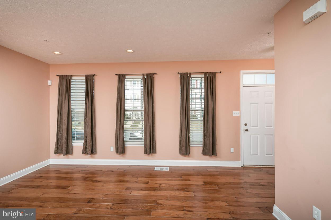 9709 Biggs Road Baltimore, MD 21220 - Photo 5 of 30 Living Room