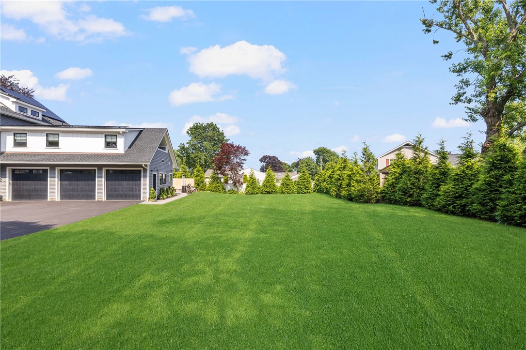 3 Oak Street Middletown, RI 02842 - Photo 4 of 50