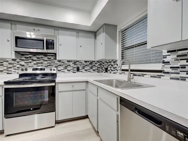 $185,000 | 7237 Cloister Drive, Unit 207, Sarasota, FL 34231