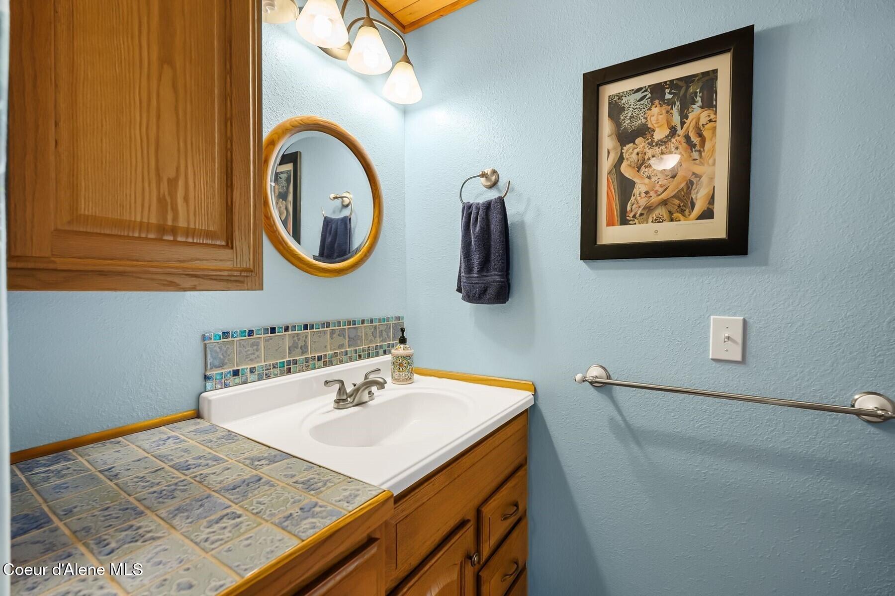 446 Hummingbird Drive Sandpoint, ID 83864 - Photo 15 of 95 Bathroom