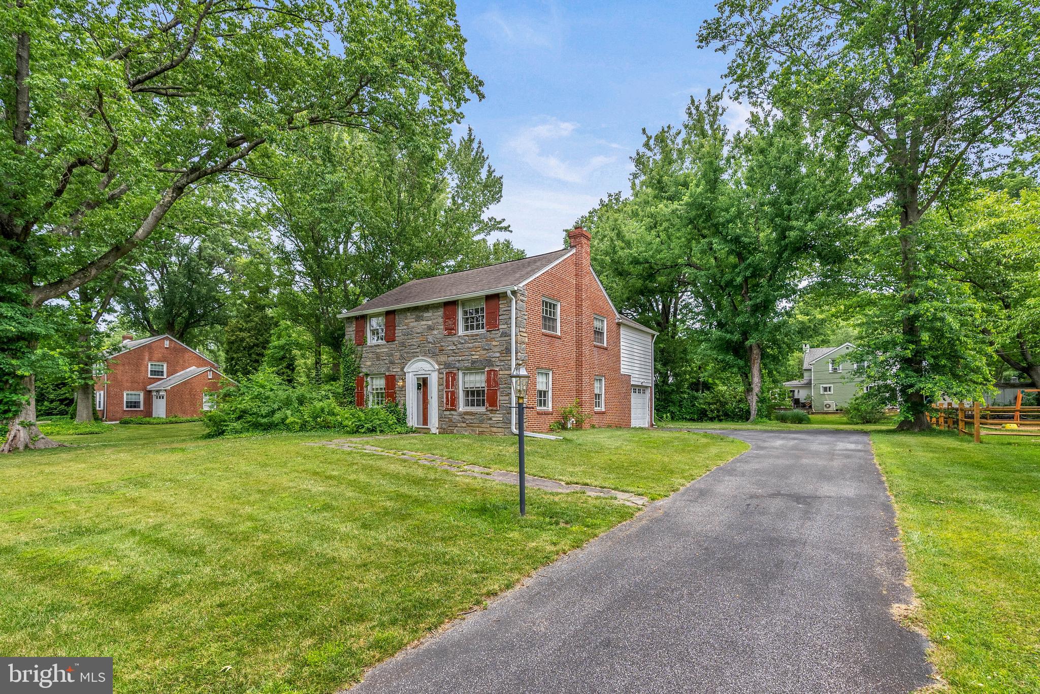 402 Hawthorne Road Wallingford, PA 19086 - Photo 1 of 23