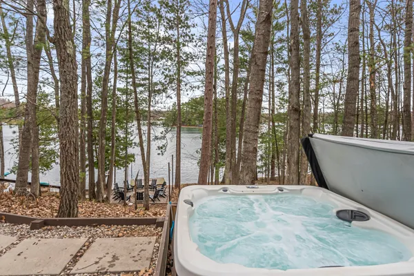 $1,499,995 | 10 Island View Drive, Traverse City, MI 49696
