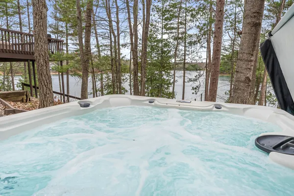 $1,499,995 | 10 Island View Drive, Traverse City, MI 49696